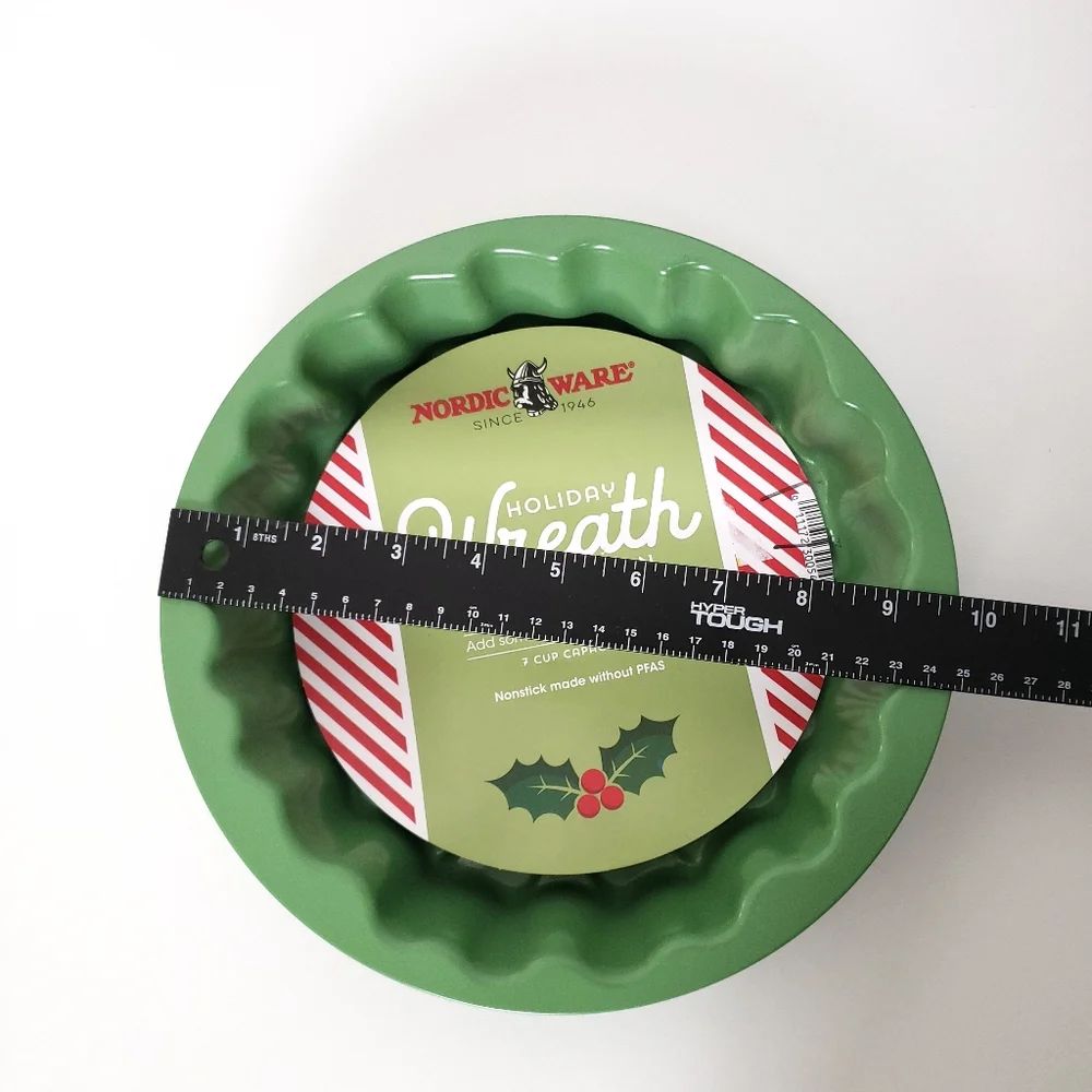 Nordic Ware Holiday Wreath Baking Pan 7 Cup Non-stick Christmas Festive